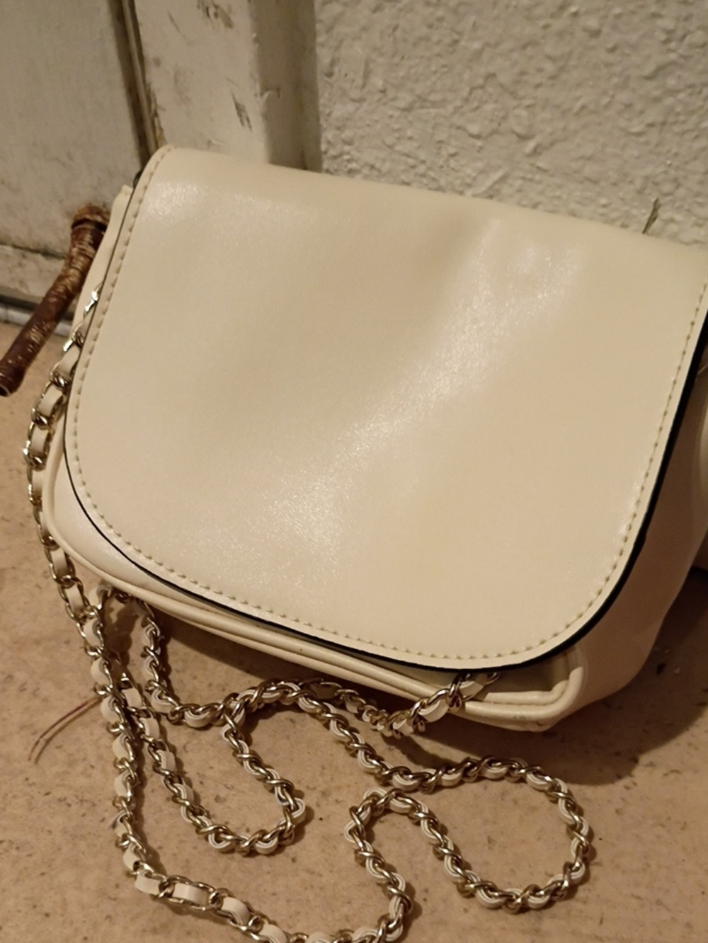 Cream Crossbody Bag with Gold Chain Strap